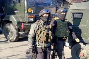 जम्मू-कश्मीर के पुलवामा में सुरक्षाबलों के साथ मुठभेड़ में तीन आतंकी ढेर, सर्च ऑपरेशन जारी