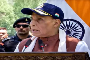 जम्मू कश्मीर में जवानों से मिले राजनाथ सिंह, कहा- ‘ऑपरेशन सिंदूर’ से पाकिस्तान की छाती पर पहुंचाई गई चोट