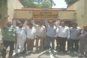 अमेठी: बाजार शुकुल ब्लॉक पर ग्राम प्रधानों का जोरदार प्रदर्शन, जल जीवन मिशन के अधिशासी अभियंता के खिलाफ फूटा आक्रोश