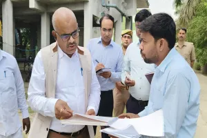 कानपुर: डीएम ने 15 एमएलडी एसटीपी बनियापुर का किया औचक निरीक्षण, मिली कई खामियां