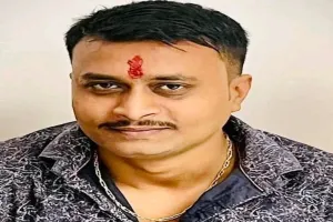 हरदोई: रिश्तेदारी से लौट रहे प्रधान प्रतिनिधि की सड़क हादसे में मौत, पेड़ से टकराकर पलटी कार