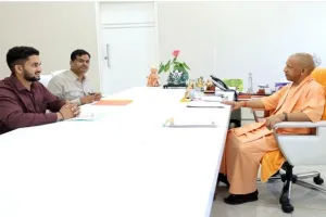 कानपुर: UP राइस मिलर्स एसोसिएशन के प्रदेश अध्यक्ष ने की CM योगी से मुलाकात, समस्याओं से कराया अवगत 