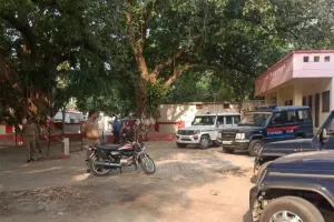  जौनपुर: पुलिस मुठभेड़ में मारा गया एक गौ तस्कर, दो के पैर में लगी गोली, हेड कांस्टेबल ने भी गंवाई जान 