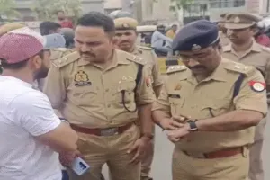 आगरा में बदमाशों ने दिनदाहड़े आभूषण की दुकान पर बोला धावा, लूट के बाद मालिक की गोली मारकर की हत्या 