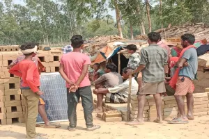 बाराबंकी: उड़ीसा के मजदूर का मिला पुआल से ढका खून से लतपथ शव, वारदात के बाद ईंट भट्ठे पर मचा हड़कंप