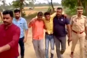 सीतापुर: 25 हजार का इनामी मुठभेड़ में गिरफ्तार, पैर में लगी गोली