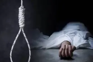 दो युवकों ने लगाई फांसी, एक की मौत     