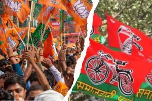 UP में पोस्टर वॉर जारी, लखनऊ में BJP नेता ने लगवाई होर्डिंग, कहा- जातीय जनगणना पर सबको बतानी होगी जाति 