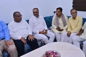 कानपुर : शुभम द्विवेदी के आवास पहुंचे डिप्टी सीएम ब्रजेश पाठक, परिजनों से मिलकर कही ये बात