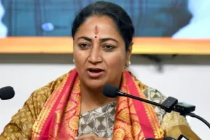 मुख्यमंत्री रेखा गुप्ता का श्रमिकों को बड़ा तोहफा, कहा- 500 शिशु गृह, भरपेट भोजन, सालाना स्वास्थ्य जांच कराएगी दिल्ली सरकार 