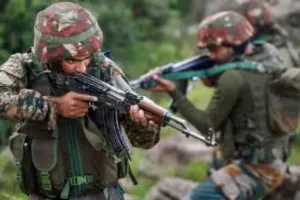 जम्मू-कश्मीर : किश्तवाड़ में सुरक्षा बलों-आतंकवादियों के बीच मुठभेड़, तलाशी अभियान जारी 