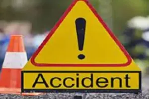 मैनपुरी में भीषण सड़क हादसा, ड्राइवर को झपकी आने पर ट्रक से टकराई बस