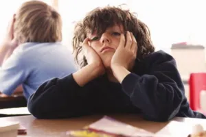 बोर होना आपके लिए हो सकता है अच्छा, बेहतर या बदतर बना सकता है आपका व्यवहार  