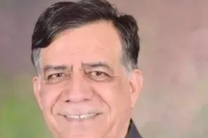 सतीश महाना ने पहलगाम हमले में मारे गए Kanpur के शुभम द्विवेदी के परिजनों से की मुलाकात: कही ये बात...