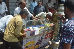 Bareilly: नगर निगम टीम ने हटाया अतिक्रमण, व्यापारियों से नोकझोंक