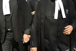 रामपुर: कोर्ट से आ रहे अधिवक्ता के साथ मारपीट...कपड़े तक फाड़ दिए