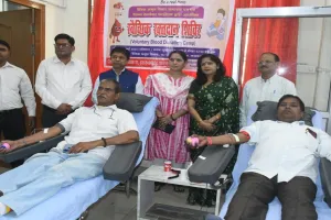लखनऊ: रक्तदान शिविर में अमृत विचार ने किया ''अमृत'' का संग्रह