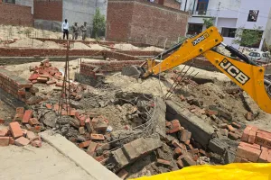 Bareilly: सुभाषनगर में BDA के बुलडोजर ने मचाया तूफान...नक्शा नहीं तो तीन अवैध कालोनियां ढही