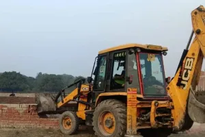 अमरोहा: बिना नक्शा पास कराए बस रही थी अवैध कॉलोनी...MDA ने चला दिया बुलडोजर