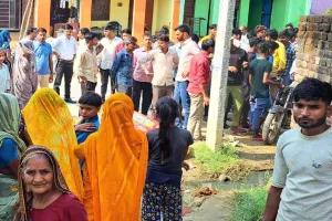 कासगंज: पोल में आ रहे करंट से भैंस मरी, युवक व बालक भी चपेट में आए 