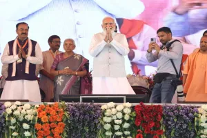 PM Modi in Kanpur :  यूपी को पीएम मोदी का मेगा गिफ्ट, 47600 करोड़ की योजनाओं का किया लोकार्पण व शिलान्यास