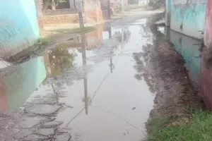 अमरोहा: इस गांव में सड़कों पर जलभराव...ग्रामीणों का निकलना दुश्वार