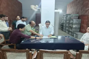 पीलीभीत: देर रात ही पहुंचे दफ्तर...नए डीएम ज्ञानेंद्र सिंह ने संभाला कार्यभार