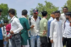 कासगंज: ट्रेन से कटकर बाइक सवार युवक की दर्दनाक मौत