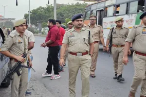 Bareilly: पूर्व विधायक सुल्तान बेग की कार भी लपेटे में...28 बसों समेत 31 वाहन सीज