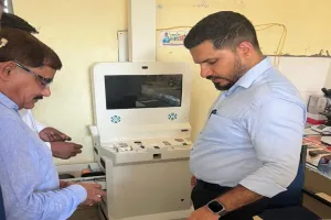 डीएम ने बिना एप्रन काम करने वाले स्टाफ का वेतन रोका : संस्थागत प्रसव सुविधा शुरू करने के निर्देश