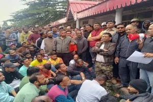 नैनीताल : जेल भेजा गया किशोरी से दुष्कर्म का आरोपी, आक्रोश बरकरार 