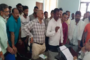 लखीमपुर खीरी: 43 दुकानदारों को नगर पंचायत ने भेजा नोटिस...व्यापारियों में फैला आक्रोश