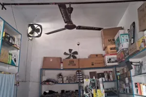 लखीमपुर खीरी: एग्जॉस्ट फैन तोड़कर मोबाइल शॉप में एक लाख की चोरी