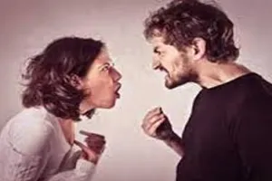 रामपुर: मुकदमे की तारीख पर आए पति-पत्नी भिड़े...तहसील परिसर में हुआ हंगामा