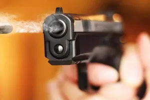 दुस्साहस : स्कार्पियो सवार बदमाशों ने पुलिस टीम पर बरसाई गोलियां