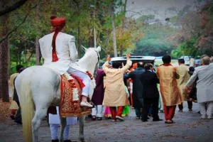 लखीमपुर खीरी: जाति छुपाकर कर रहे थे शादी...बिना फेरों के लौट गई बारात