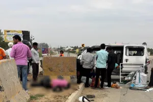 बिजनौर: ईको और बाइक की जबरदस्त भिड़ंत में दो युवकों की मौत, पांच गंभीर घायल