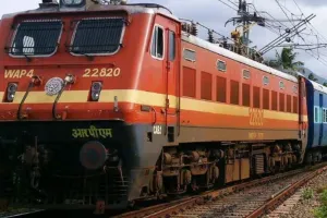 शामली: रेल पटरी पर मिला लोहे का पाइप, टला हादसा 