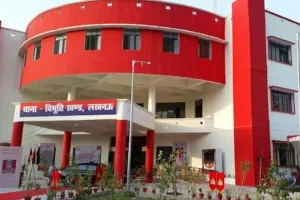 Lucknow News : समिट बिल्डिंग में नशे में धुत युवक-युवतियों का हंगामा, दरोगा से हाथापाई