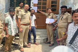 संभल हिंसा के पांच आरोपियों के घर कुर्की नोटिस चस्पा...ढोल बजवाकर कराई मुनादी