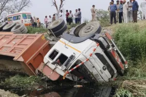 रामपुर के स्वार और ढकिया में हुए हादसे में चालक सहित दो की मौत, परिवार में मचा कोहराम