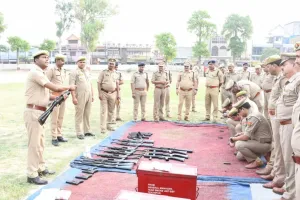 बदायूं: दंगा को लेकर तैयार किए गए पुलिसकर्मी, एसएसपी ने किया मुआयना