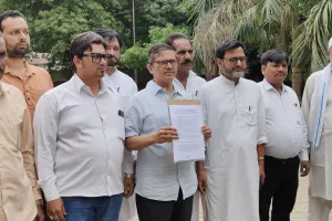 संभल: सीओ अनुज चौधरी के खिलाफ बयान दर्ज कराने पहुंचे पूर्व आईपीएस अमिताभ ठाकुर