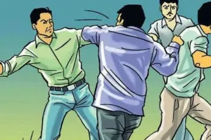 बरेली रजिस्ट्री दफ्तर में दो पक्षों में जमकर हुई मारपीट, एक घायल