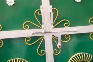 लखीमपुर: प्रशासन की सख्त कार्रवाई, दो मदरसों में लगा ताला, बेसिक स्कूल और आंगनबाड़ी केंद्र में पढ़ेंगे बच्चे 