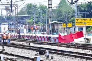 मुरादाबाद: कपूर कंपनी पुल पर गर्डर रखने का कार्य पूरा, पुल जुलाई में हो जाएगा तैयार