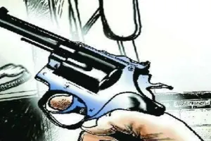 बरेली के कुंवरपुर में आधी रात दहशत, दबंगों ने घरों पर बरसाए पत्थर, की ताबड़तोड़ फायरिंग