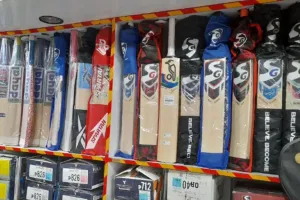 बरेली: क्रिकेट बैट की कीमतों में आएगी तेजी, कश्मीर विलो की सप्लाई ठप