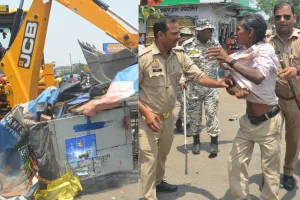 बरेली: सेटेलाइट क्षेत्र में नगर निगम की ताबड़तोड़ कार्रवाई, बुलडोजर के आगे हंगामा बेअसर