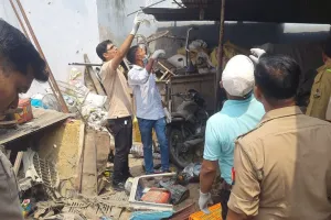 रामपुर: सिलेंडर फटने से कबाड़ी झुलसा, इलाज के दौरान मौत